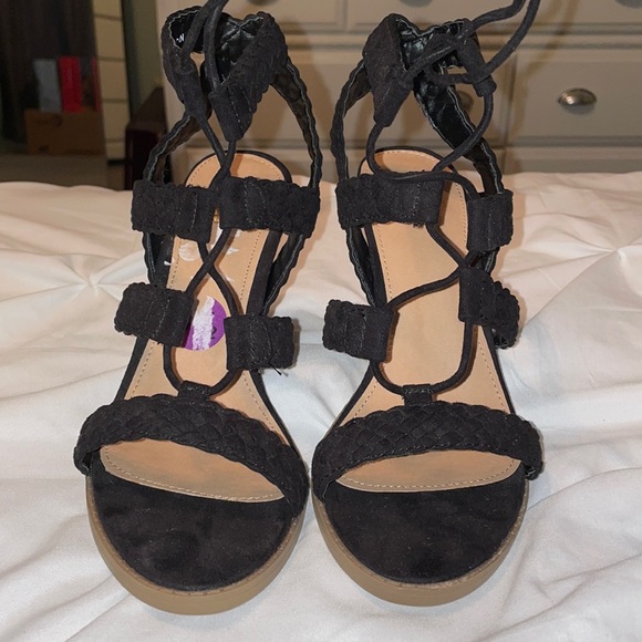 Lace up braided heeled sandals - Picture 2 of 4